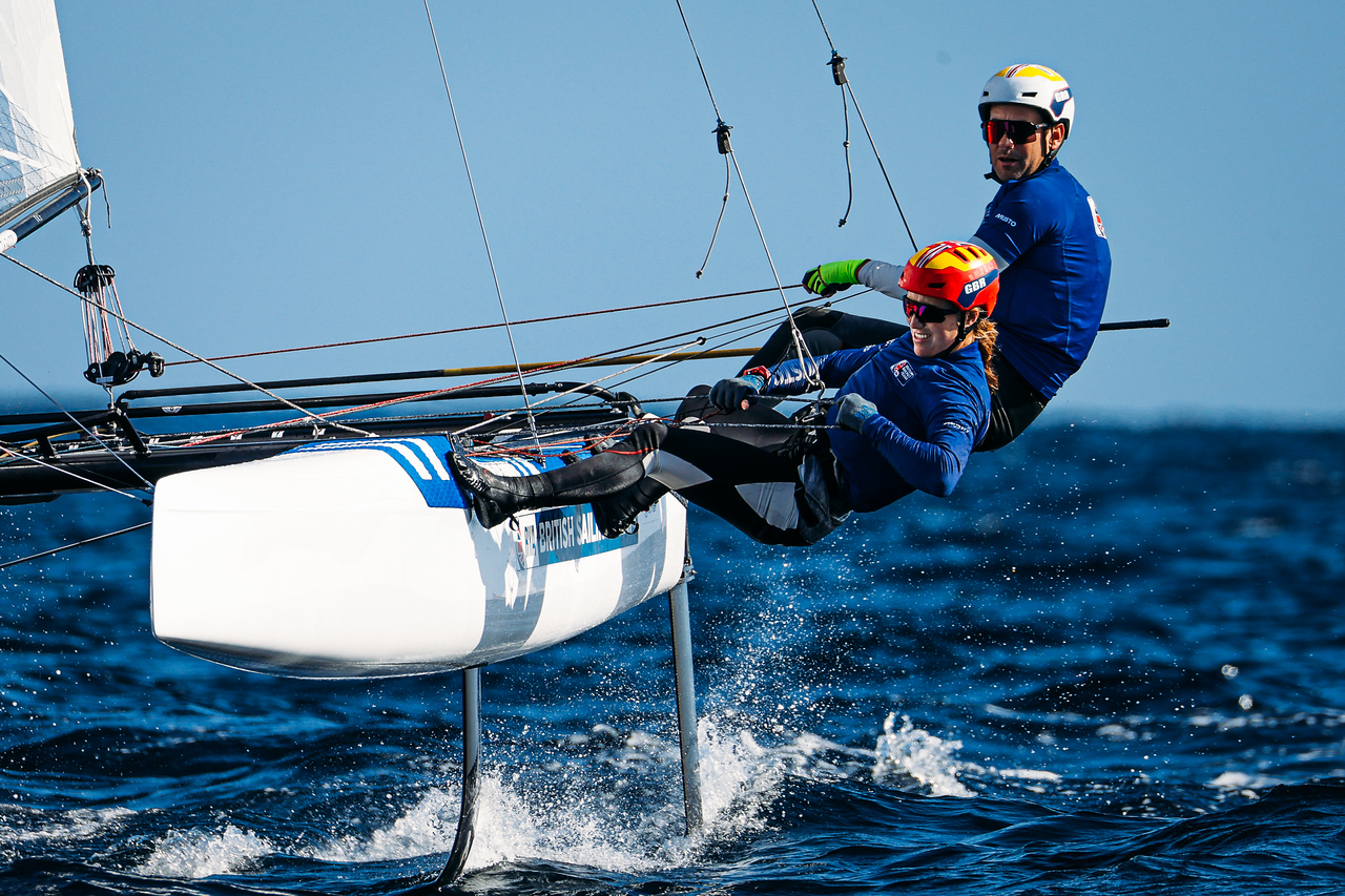 Gimson and Burnet leading after day one